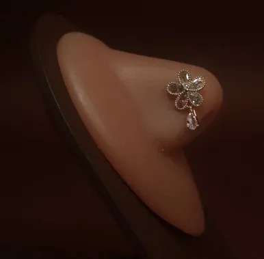 Esmé CZ fLOWER  CLIP-ON