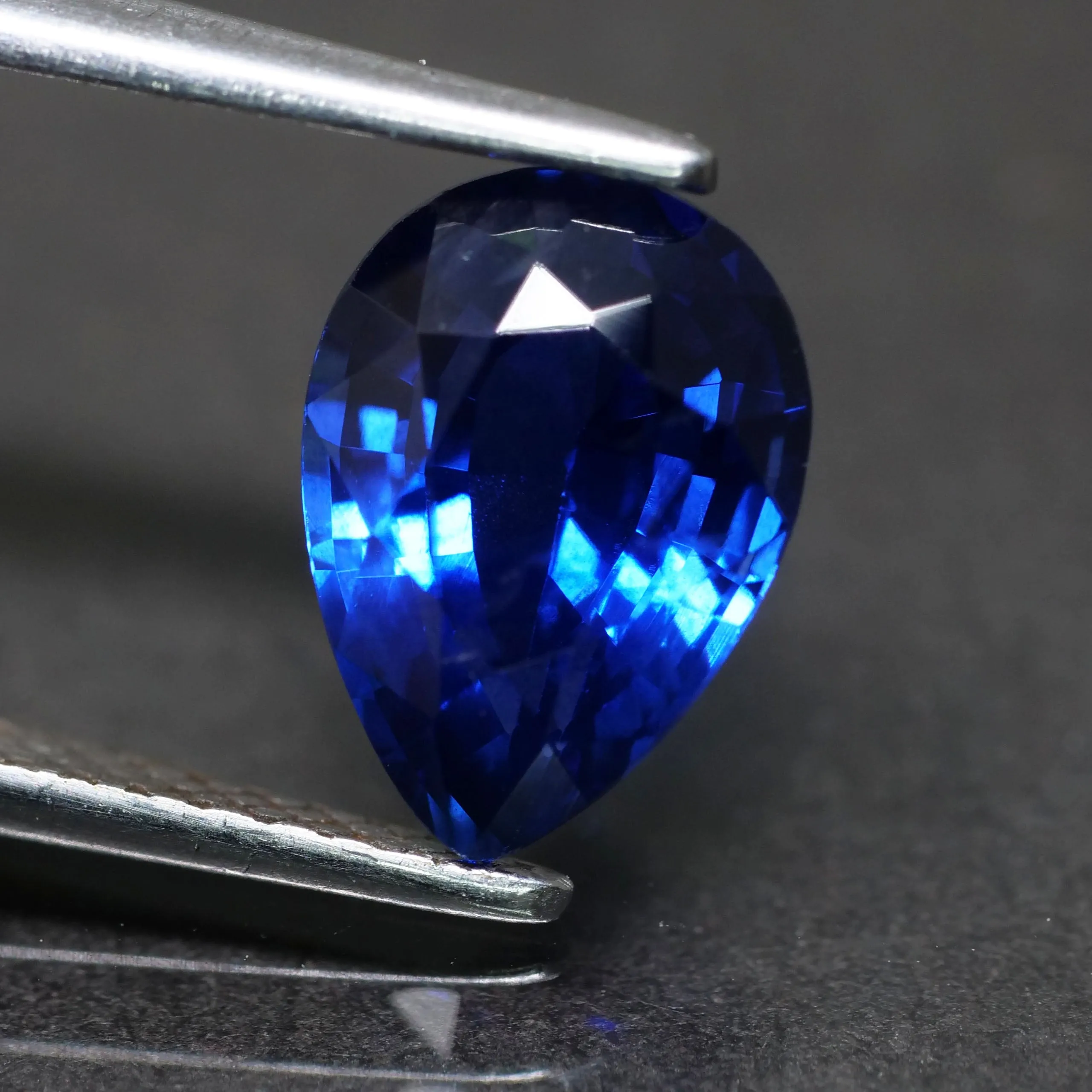 Royal Blue Sapphire | IGI certified | natural, pear cut 9x6.5*  mm, VS, 1.74 ct