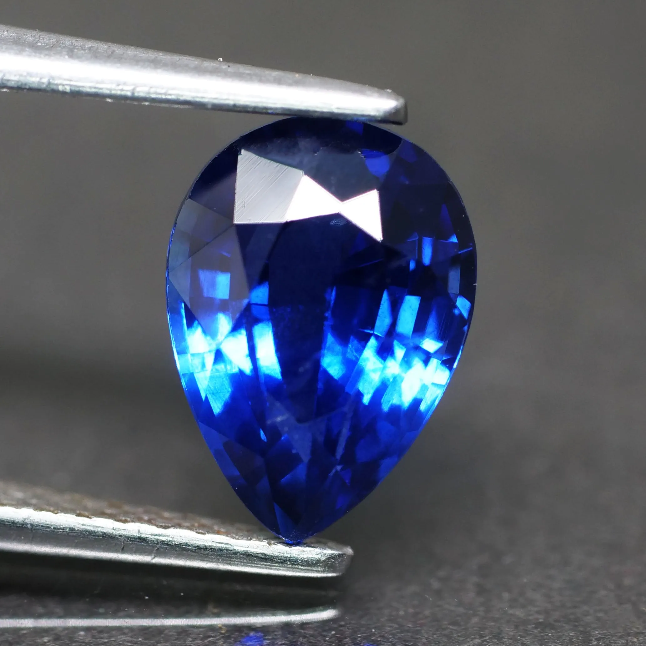 Royal Blue Sapphire | IGI certified | natural, pear cut 9x6.5*  mm, VS, 1.74 ct