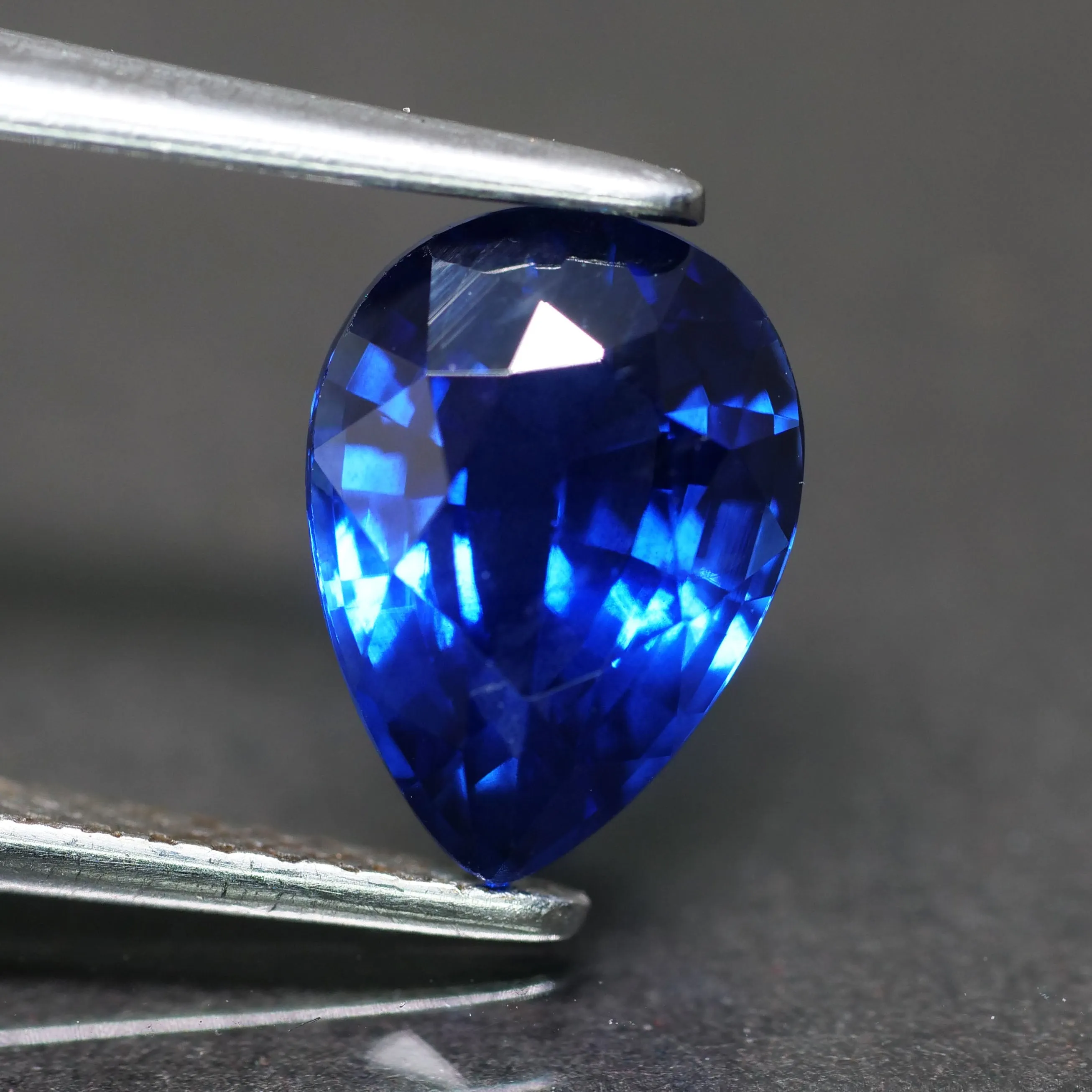 Royal Blue Sapphire | IGI certified | natural, pear cut 9x6.5*  mm, VS, 1.74 ct